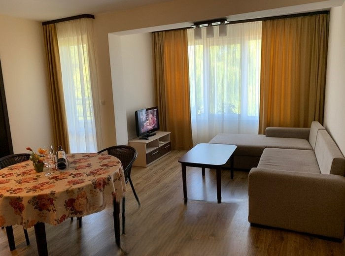 2-х комнатная квартира, в комфортабельном комплексе, в 150 м от моря, в  г. Обзоре фото 0