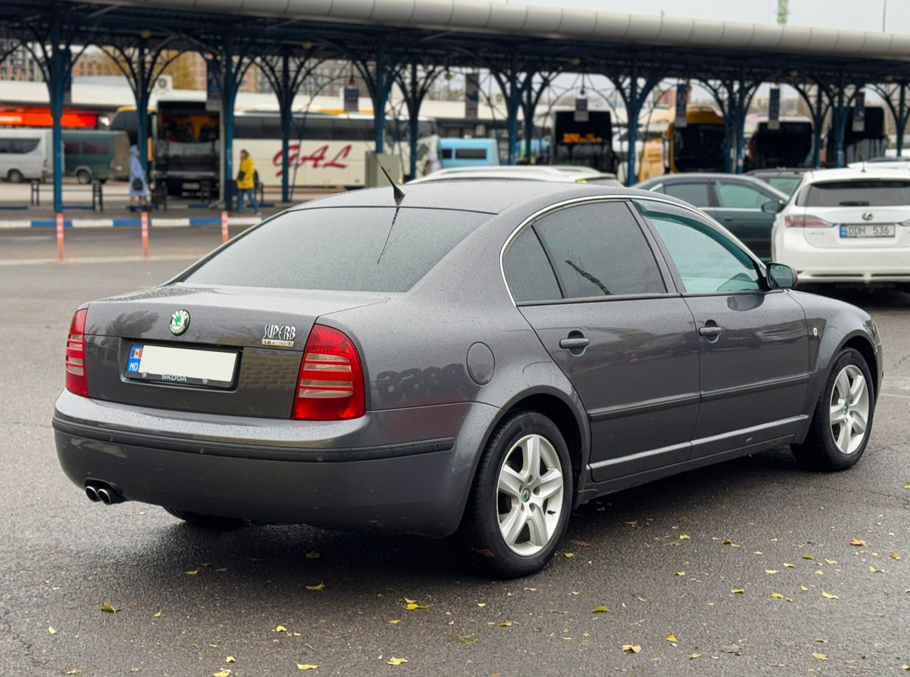 Skoda Superb foto 3