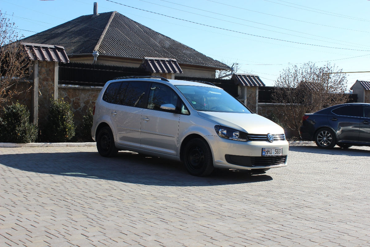Volkswagen Touran 2011 г. с пробегом 211200 км, Дизель, 9000 €