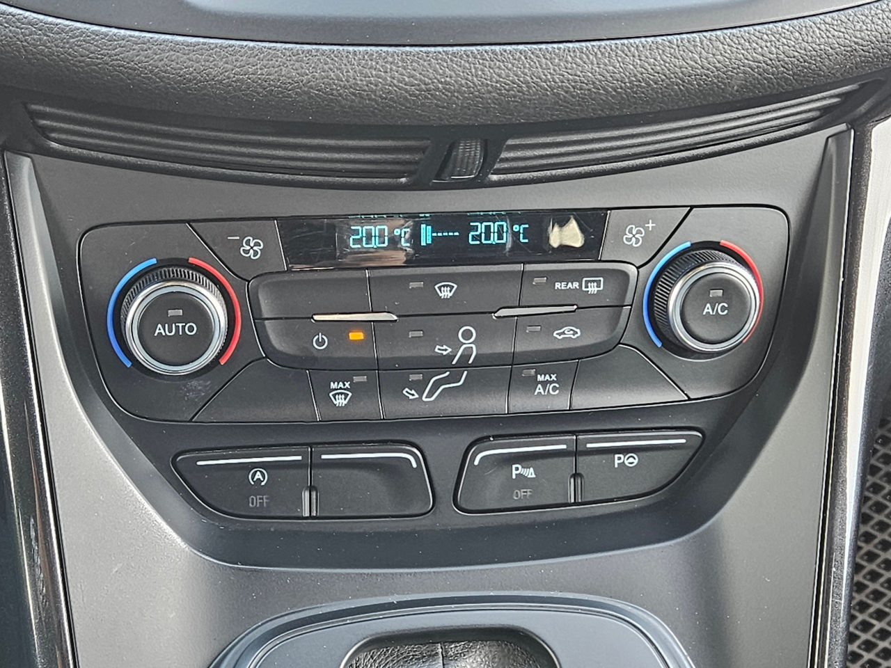 Ford Kuga foto 15