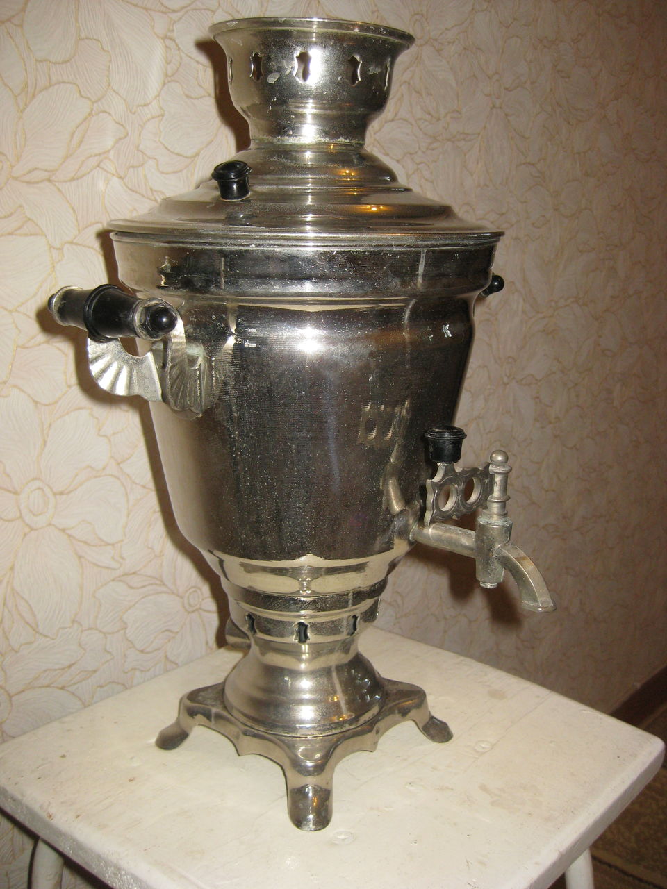 Продам электрический самовар. Цена 250 лей.