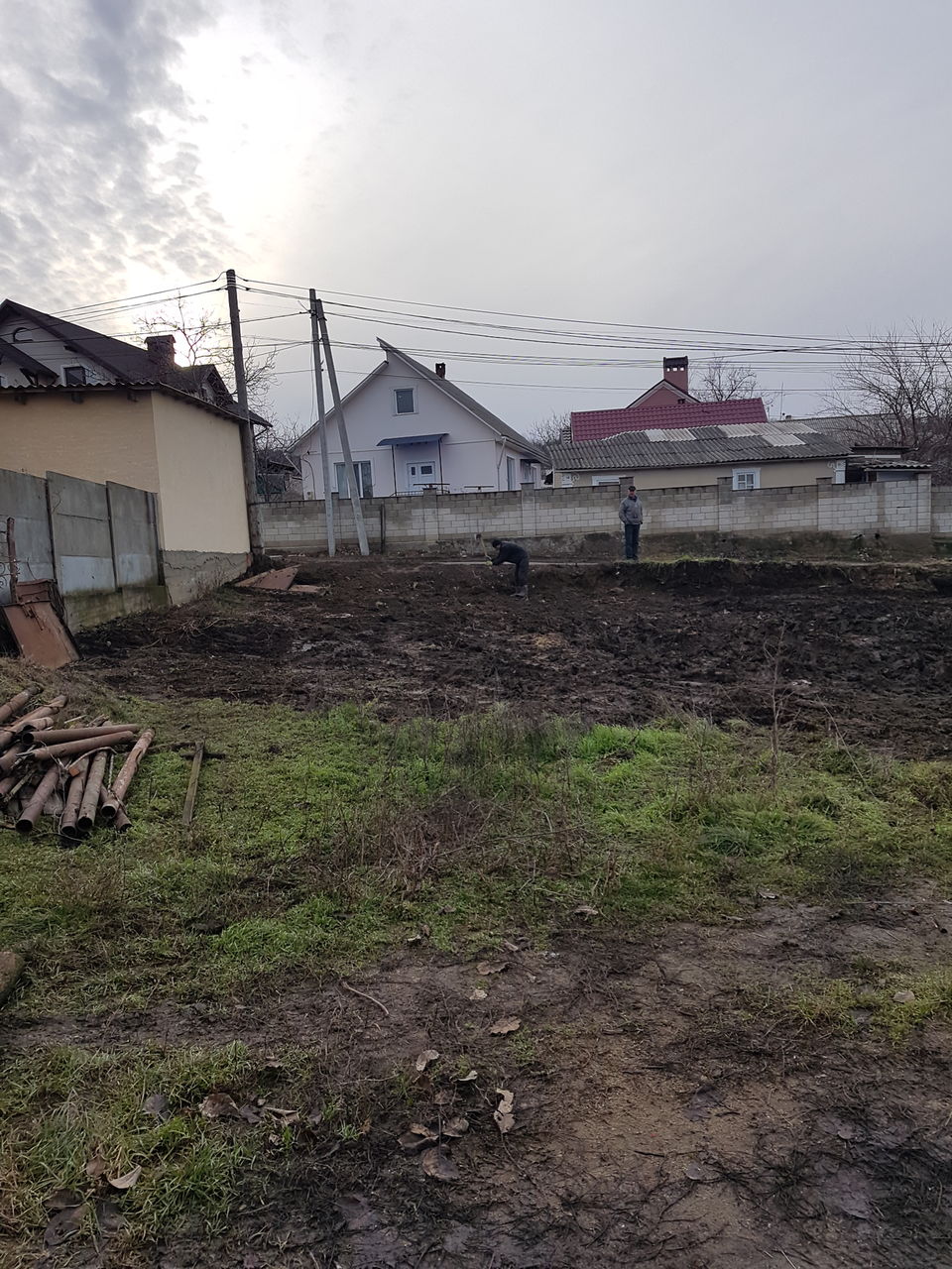 Curat in gradina la vila. Curatare defrisare teren.Taierea copacilor foto 3