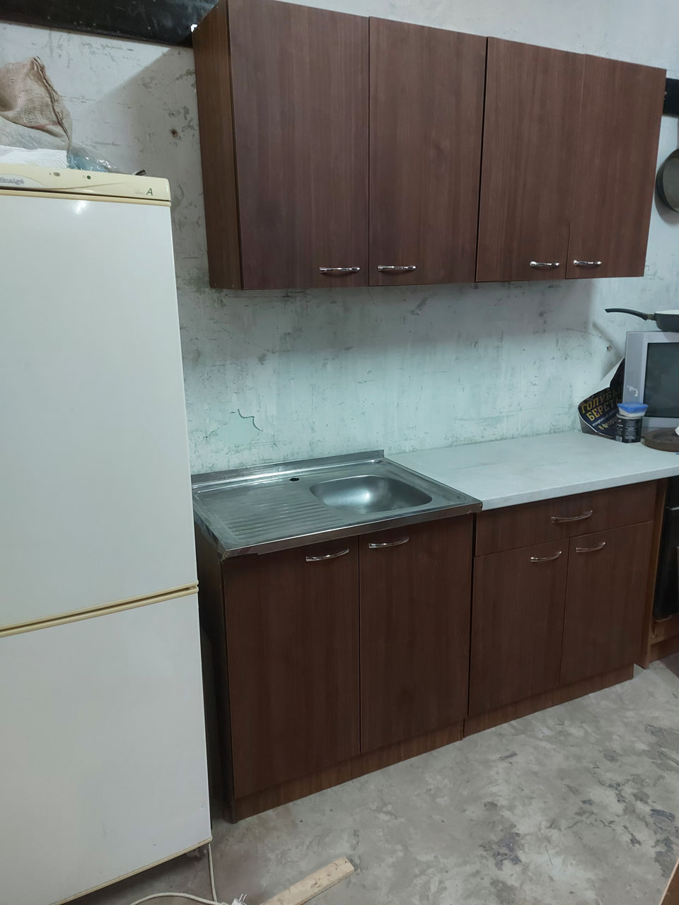 Кухня 1м60см 4 шкафа 2500