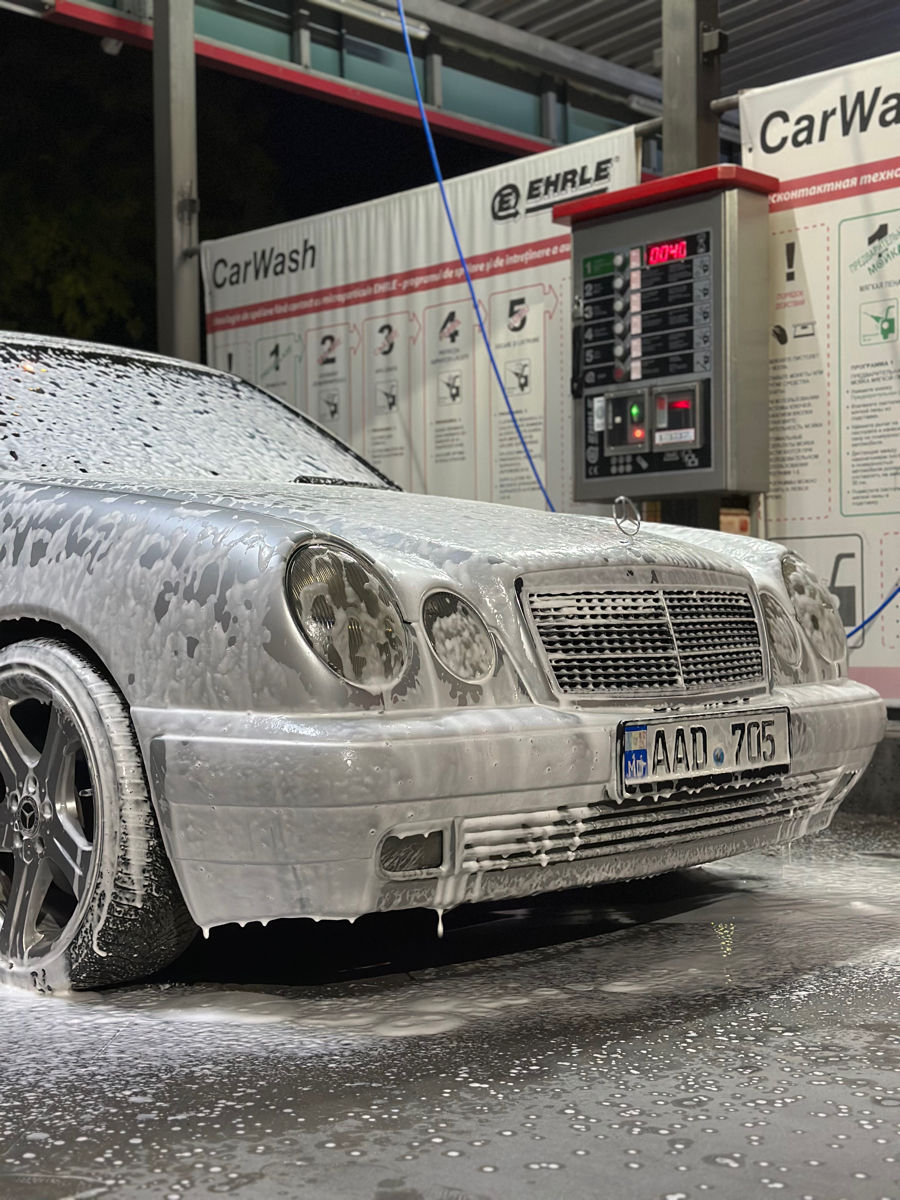 Mercedes E-Class фото 0
