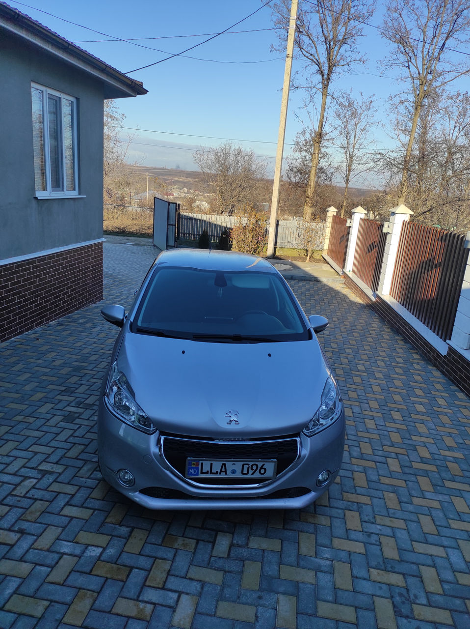 Peugeot 208 foto 2