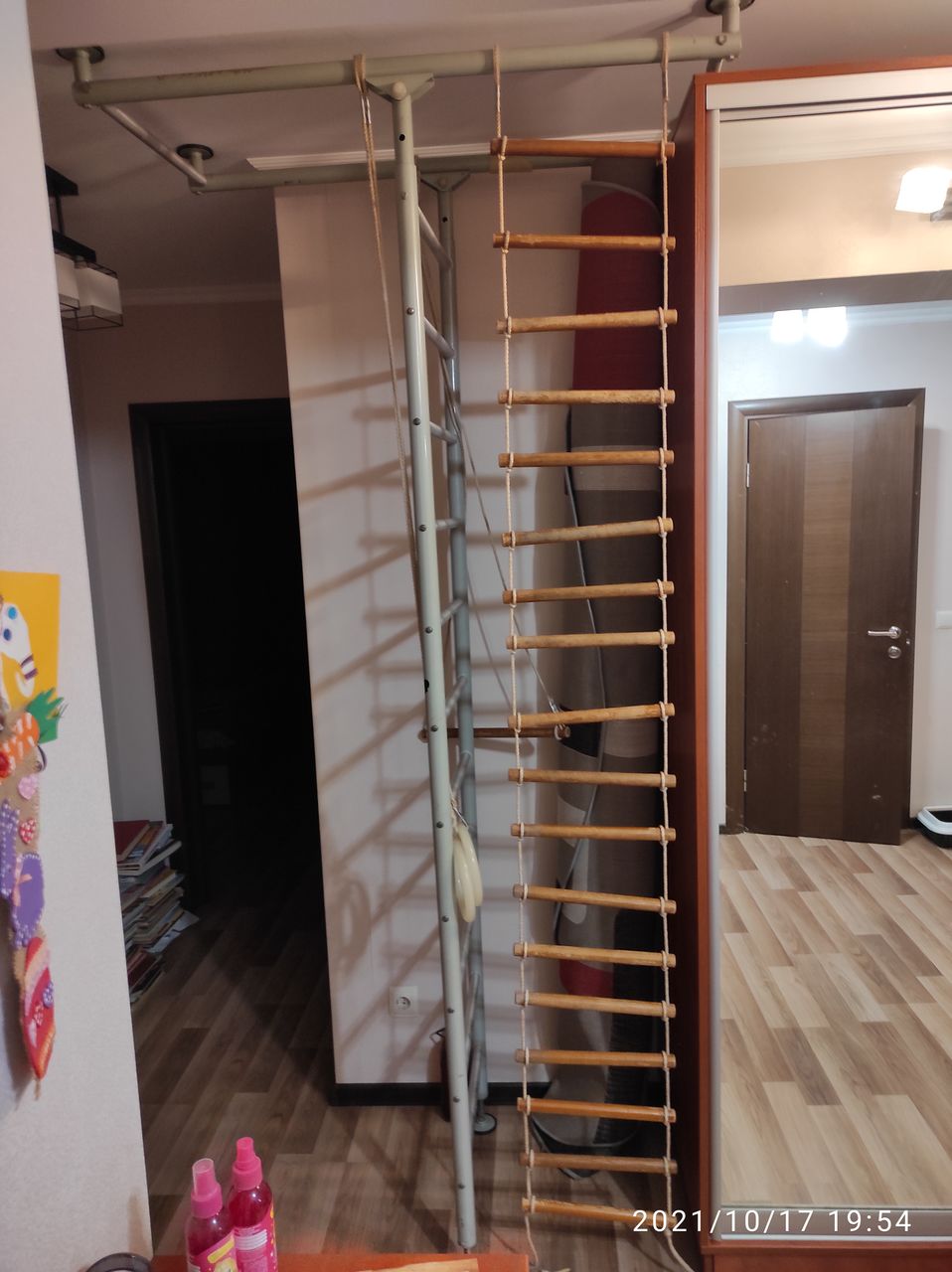 Продам шведскую стенку в отличном состоянии.
