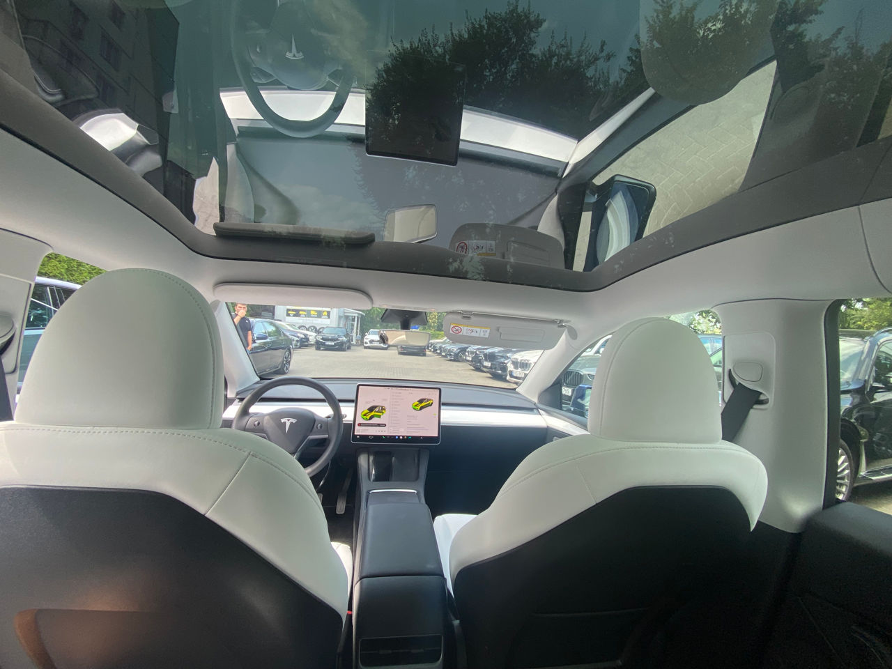 Tesla Model Y foto 7