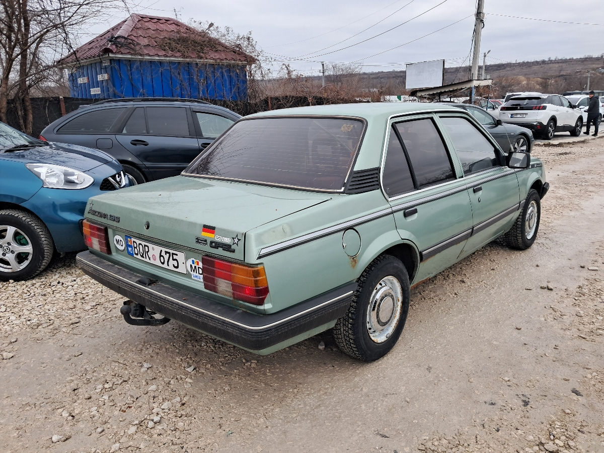 Opel Ascona foto 2