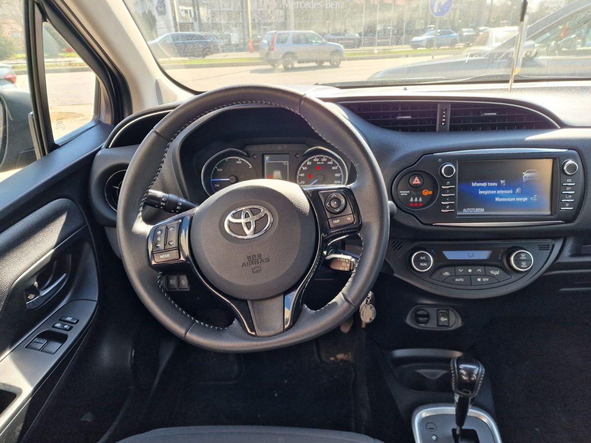 Toyota Yaris foto 8