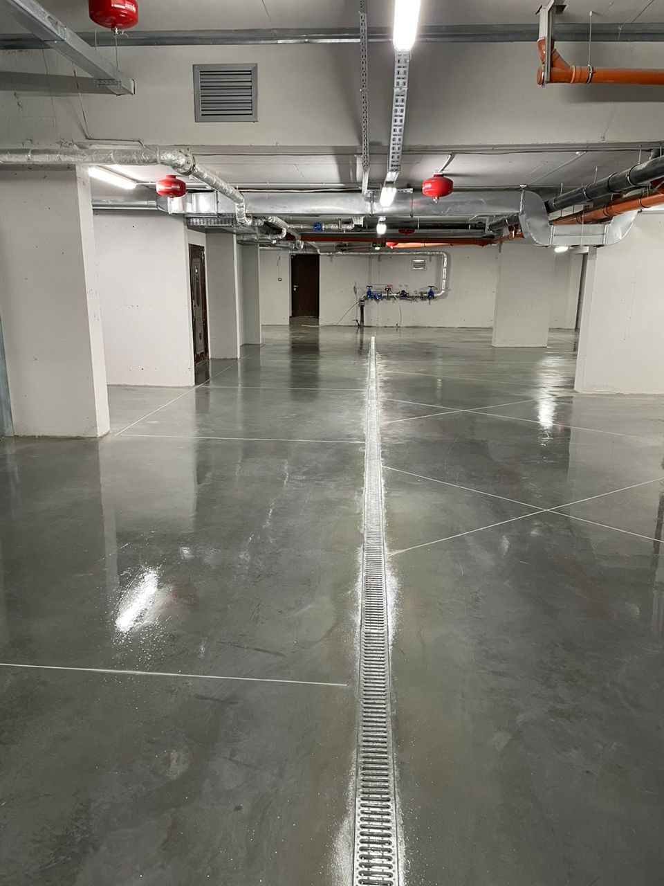 Se vinde parcarea subterană nr.2 la preț de 25 000 euro, str. Alba Iulia 23/6 foto 2
