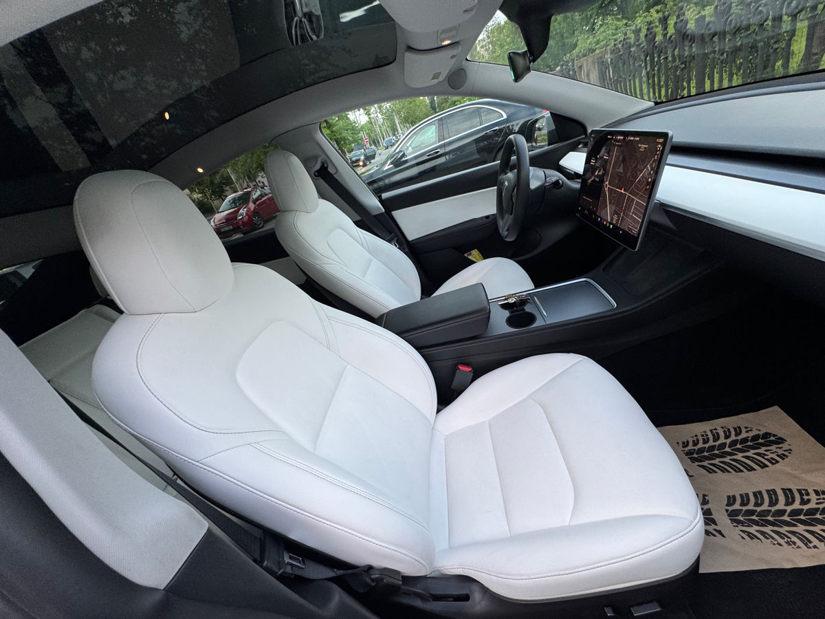Tesla Model Y foto 8