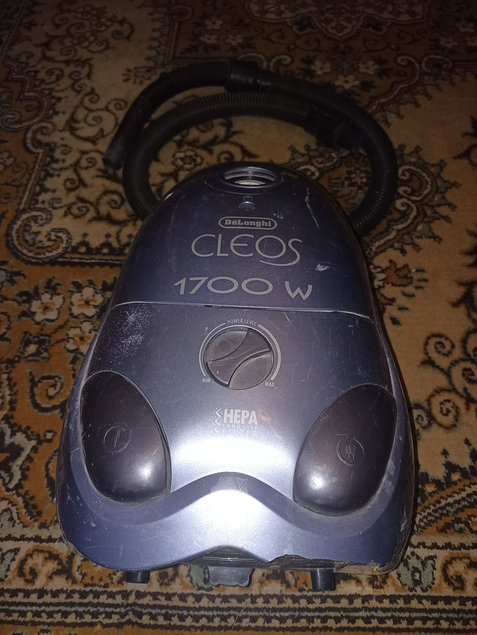 Продам пылесос DeLonghi