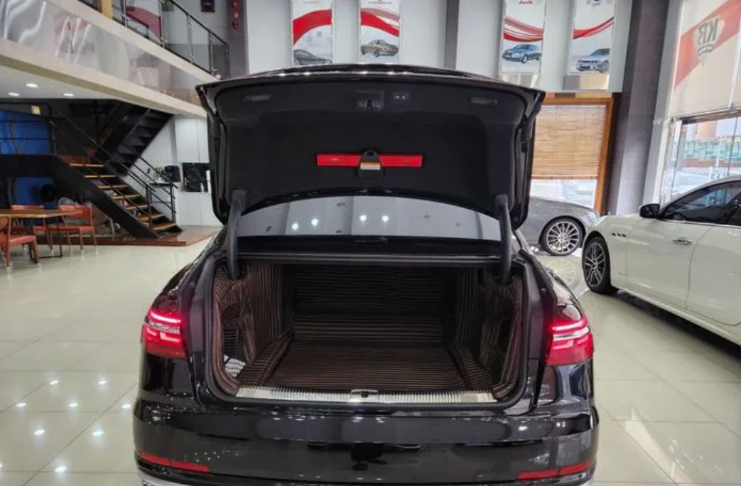 Audi A8 foto 16