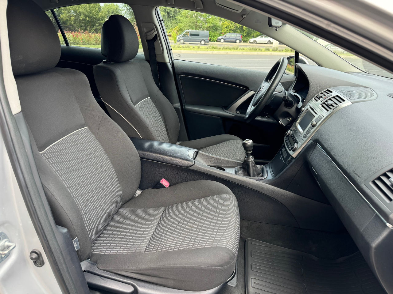 Toyota Avensis foto 10