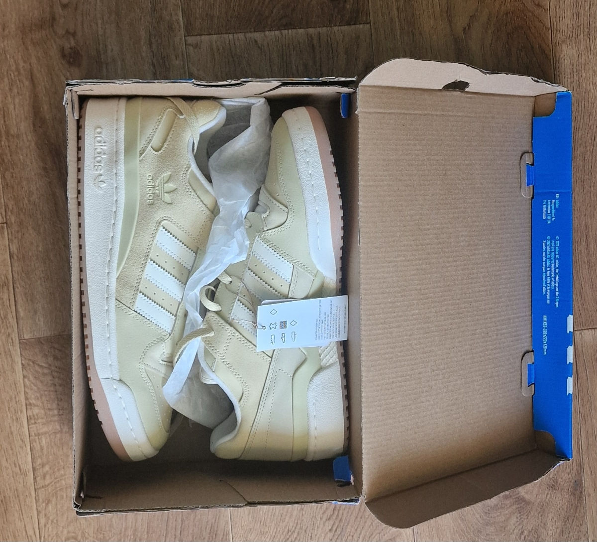 Vind Adidas Forum Low CL W  44 foto 0