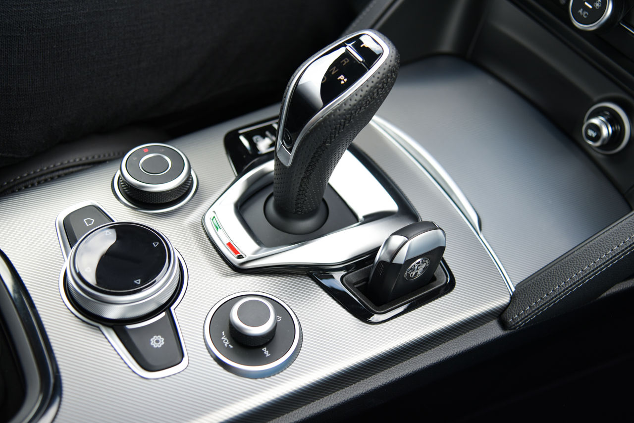 Alfa Romeo Stelvio foto 18