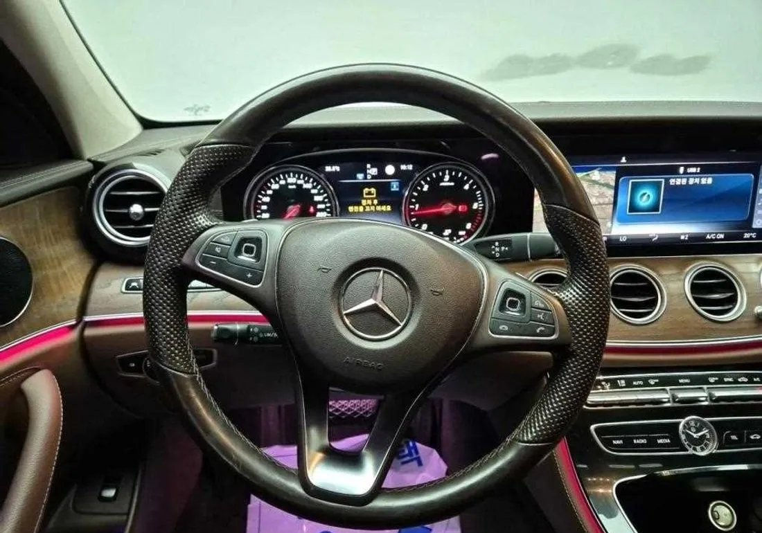 Mercedes E-Class foto 6