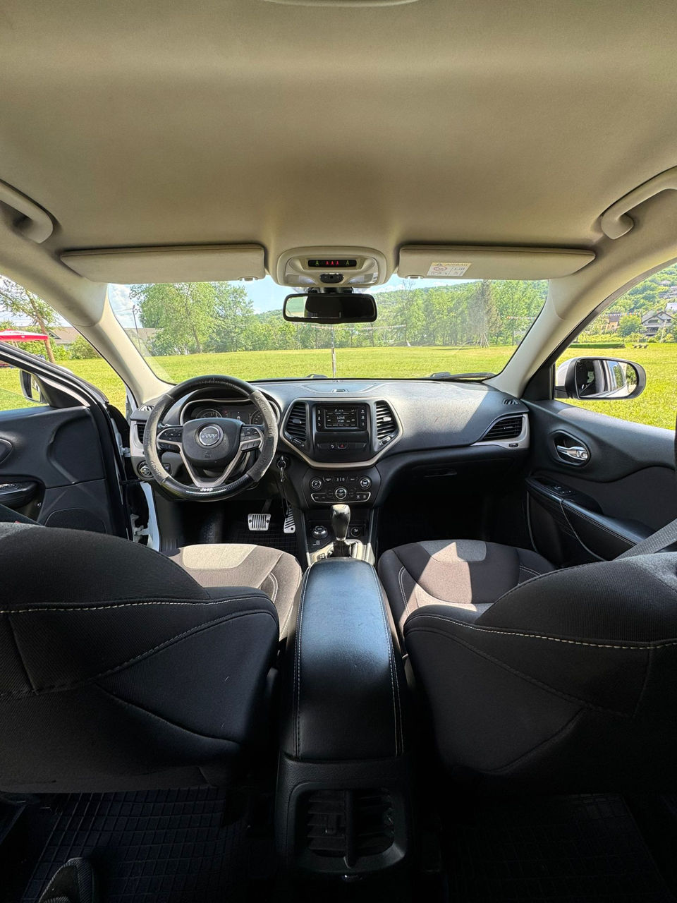 Jeep Grand Cherokee фото 3