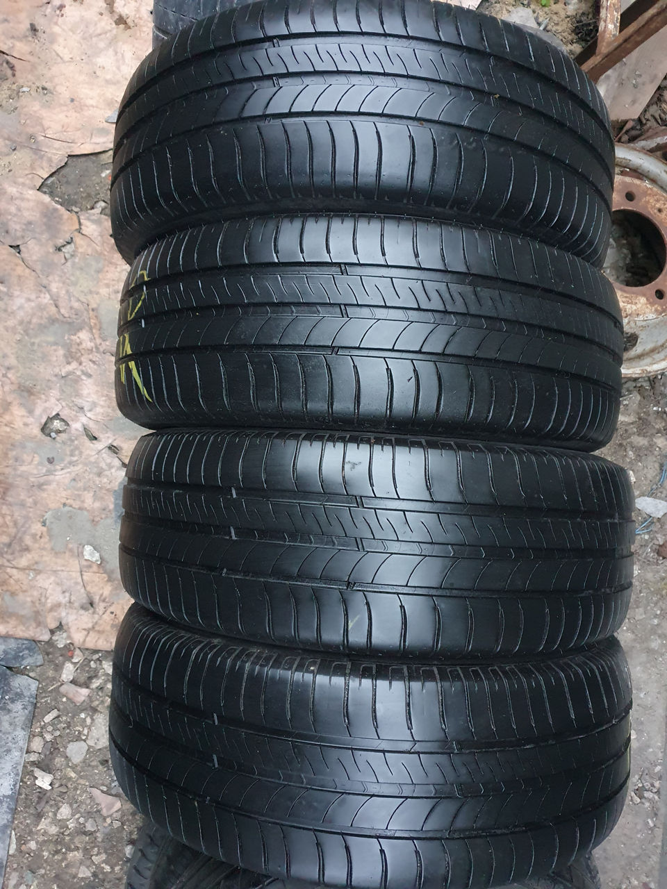 215/60/ r16- michelin.