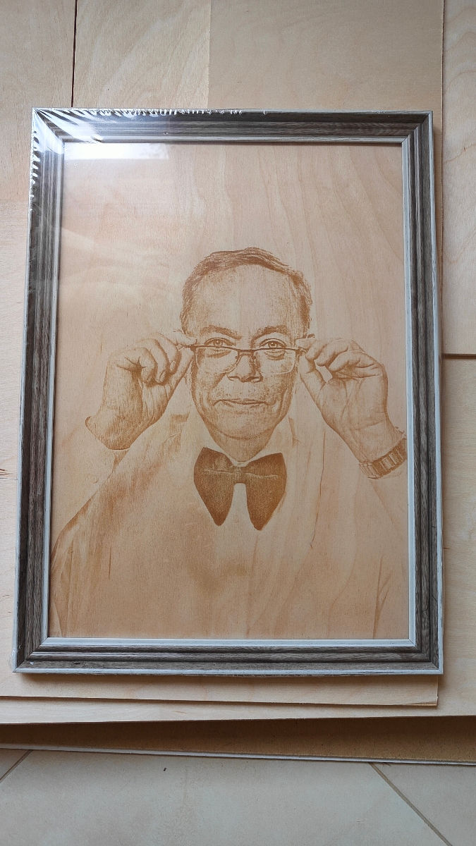 Portret gravat pe lemn foto 0