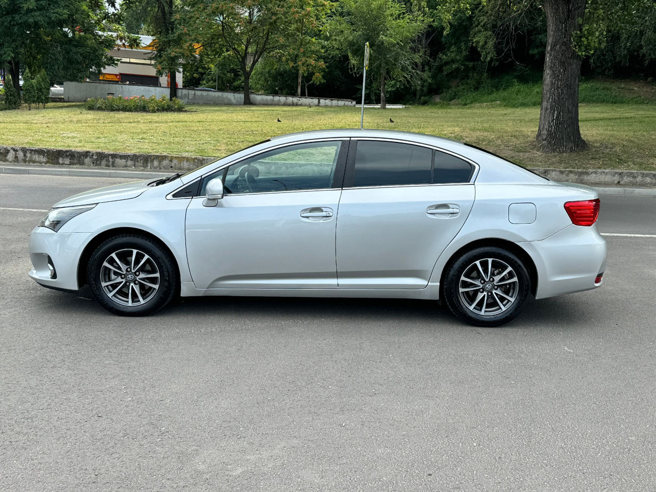 Toyota Avensis foto 4