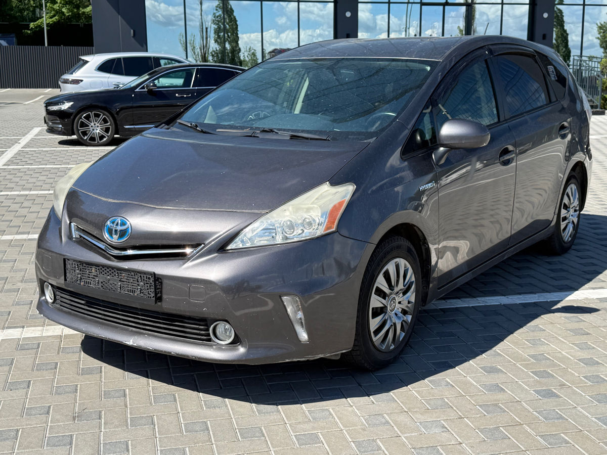 Toyota Prius v