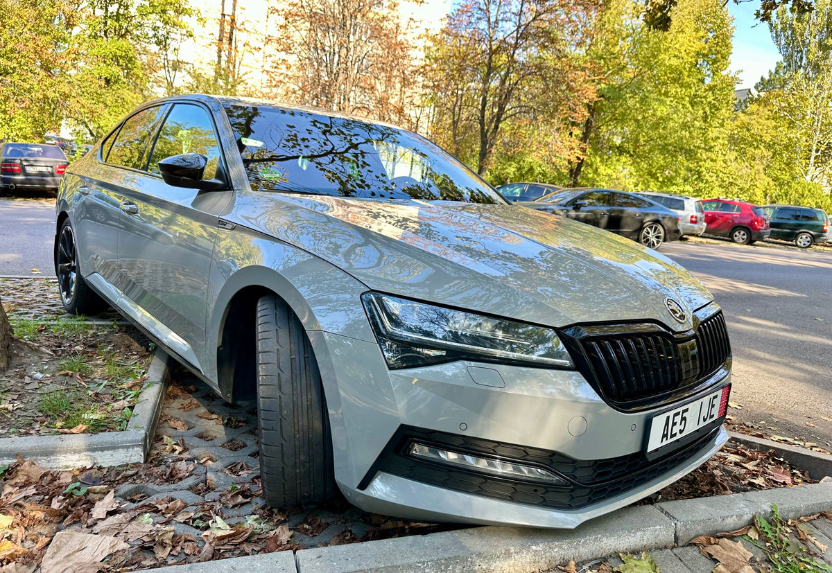 Skoda Superb foto 1