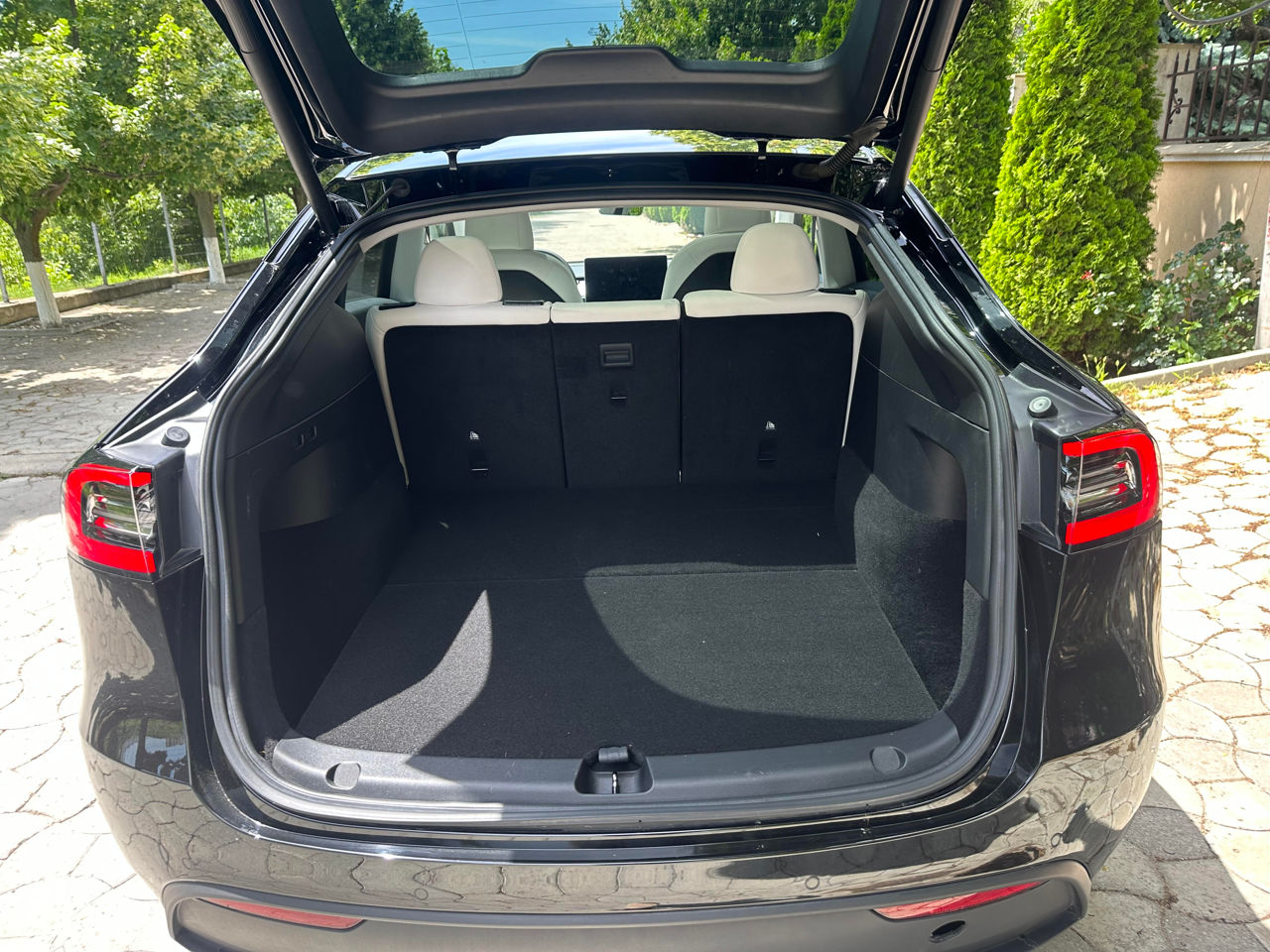 Tesla Model Y foto 6