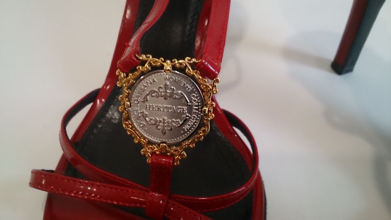 Продая оригинальные Dolce&Gabbana босоножки фото 2