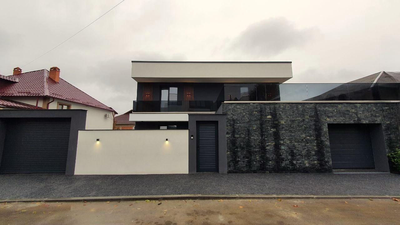 Petricani, casă stil HiTech, 250m 5 ari. Posibil schimb.