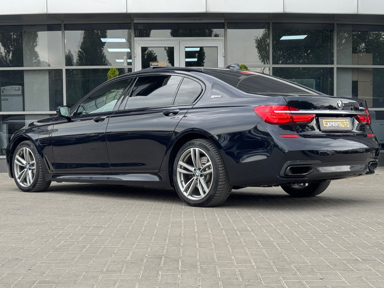 BMW 7 Series — фото 4