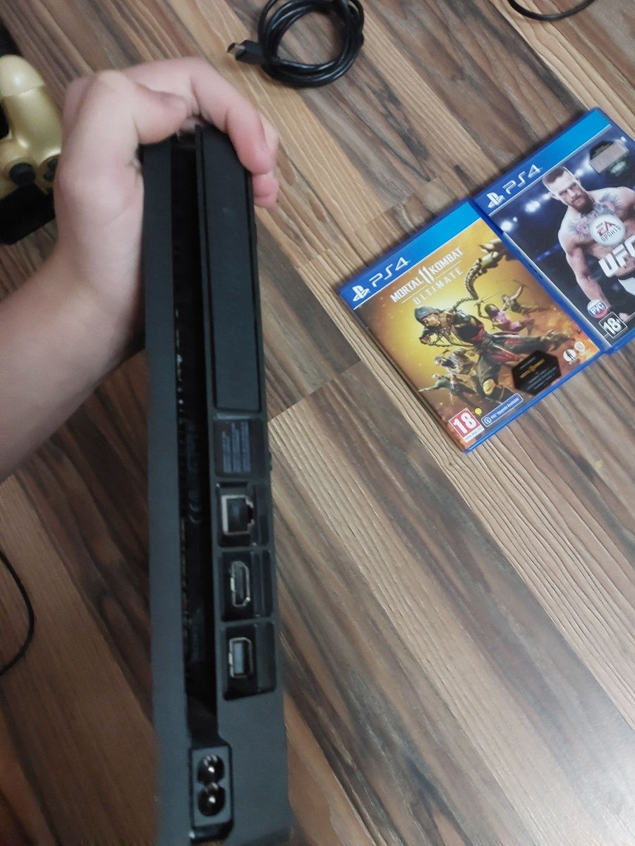 Ps4 slim 800gb foto 1