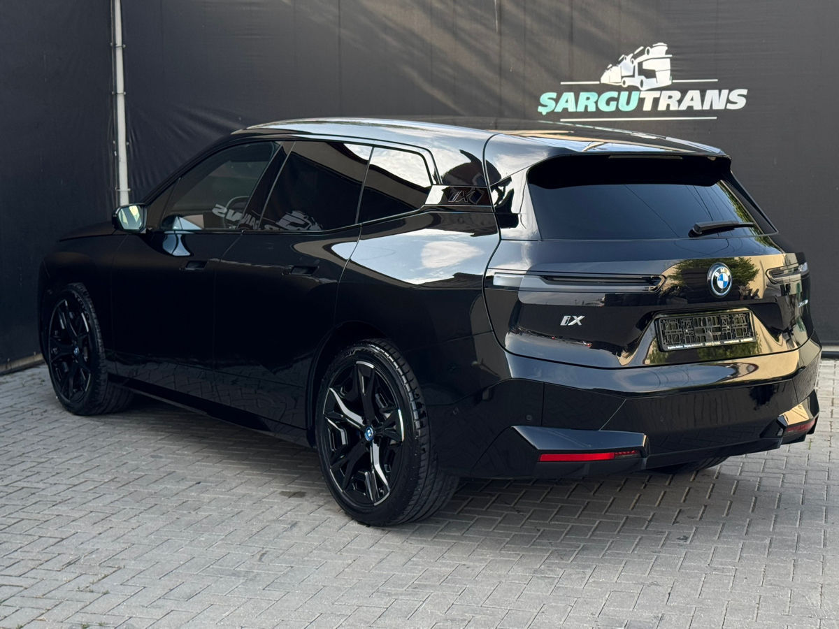 BMW iX фото 5