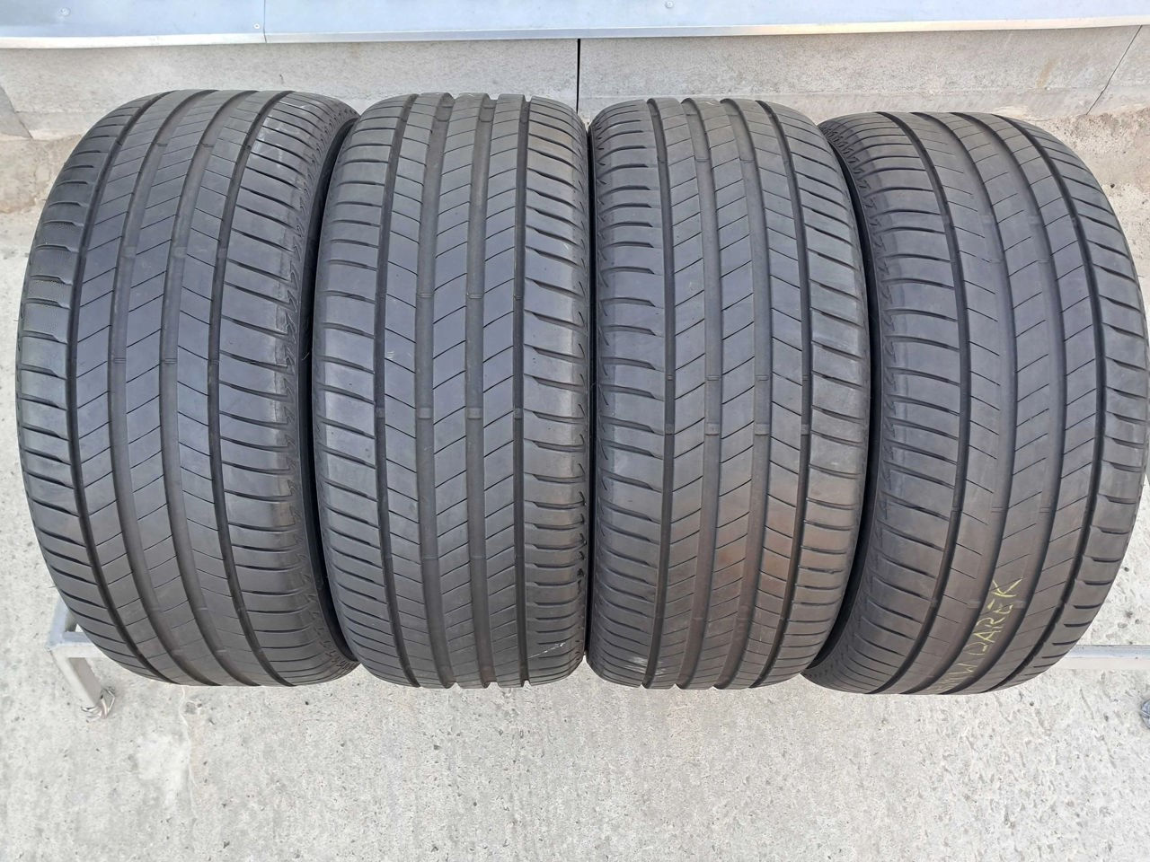 225 55 r17 Goodyear