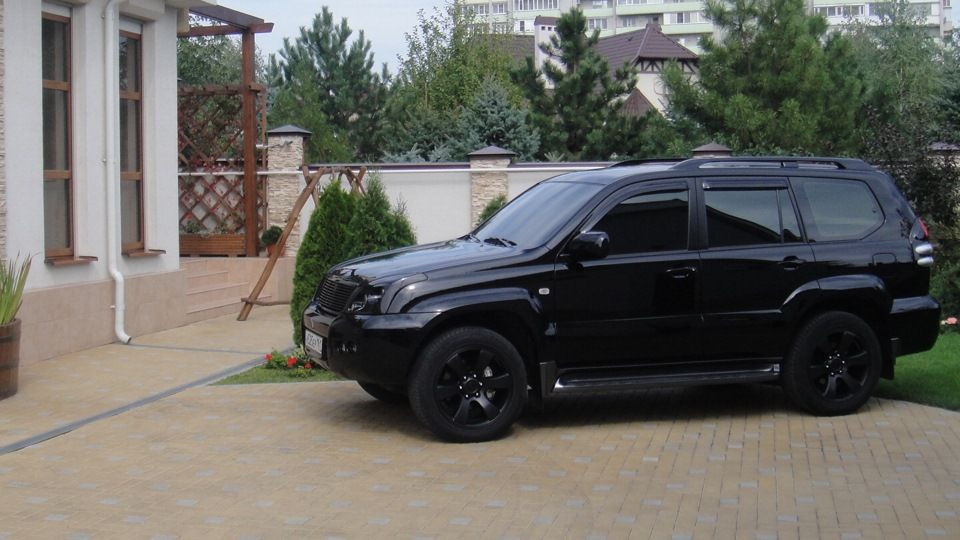 Toyota тюнинг, спойлер, накладки на пороги, накладка на бампер, фары, тюнинг тойота стопы, оптика foto 2