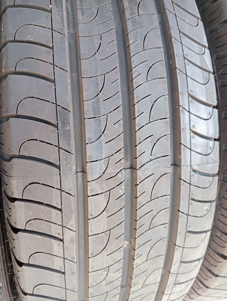 215 65 R16C Goodyear Efficient Grip Cargo foto 2