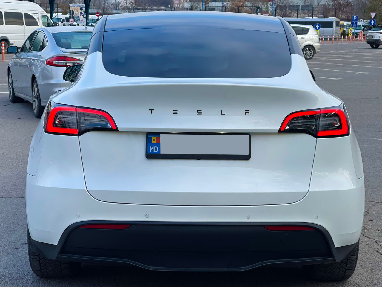 Tesla Model Y foto 7