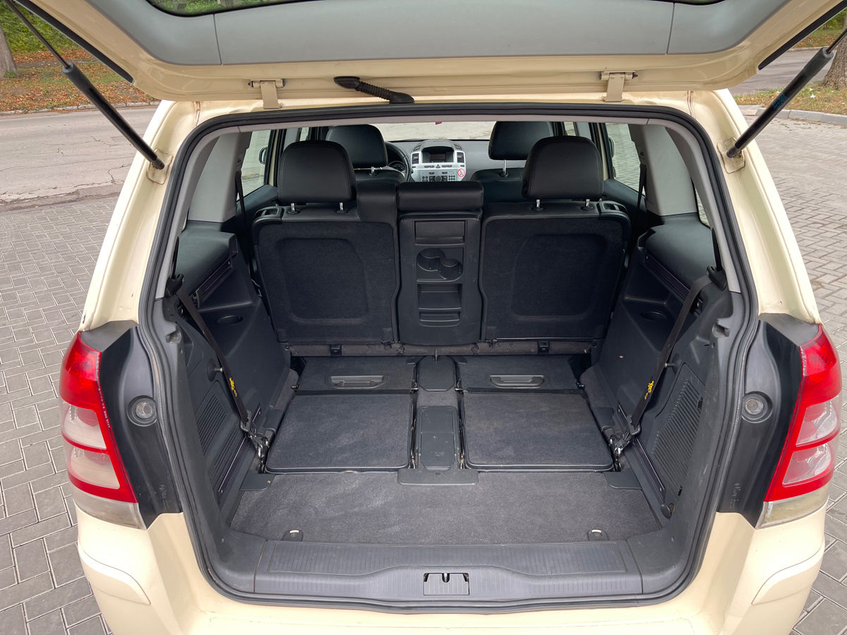 Opel Zafira фото 8