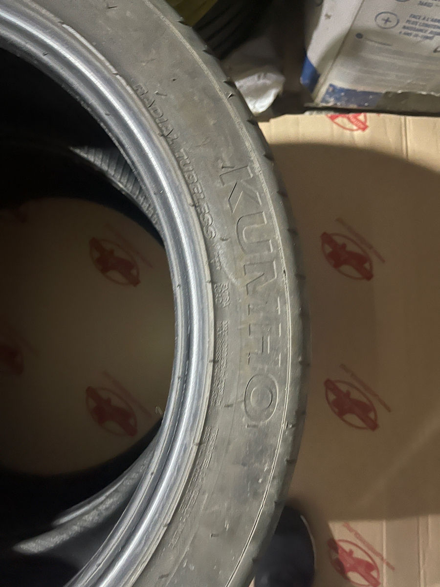 Kumho 275x40/245x45 R19 foto 2