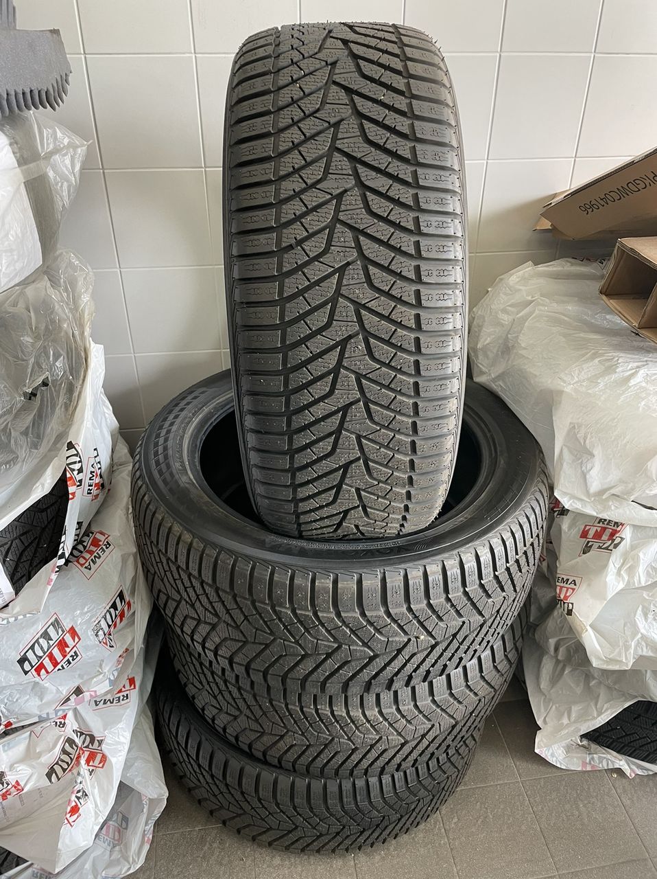 Yokohama BluEarth Winter V905 275/45 R21 110V XL