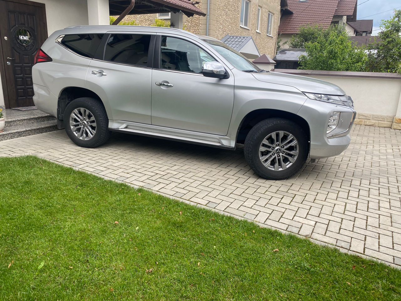 Mitsubishi Pajero Sport foto 1