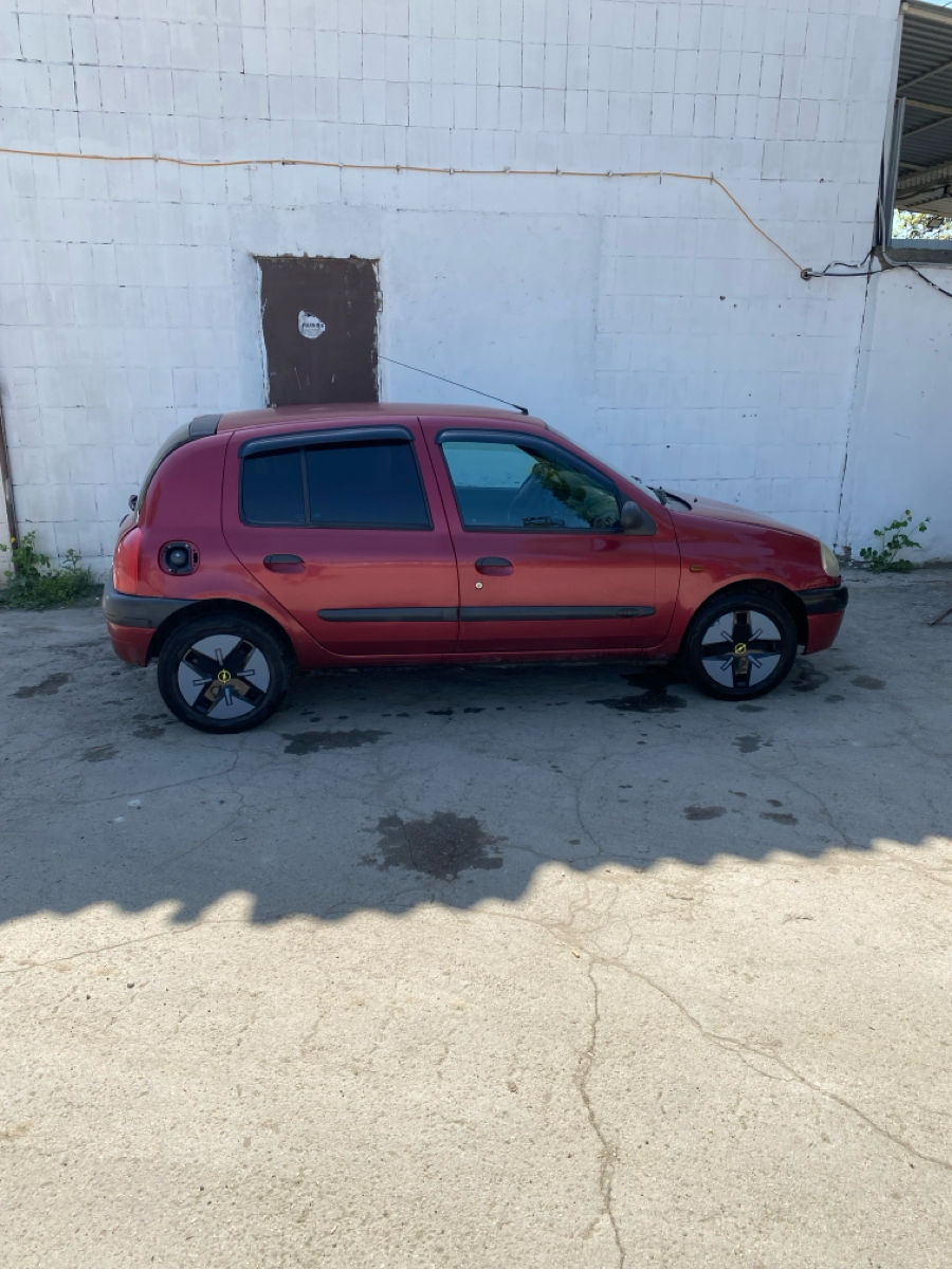 Renault Clio фото 0