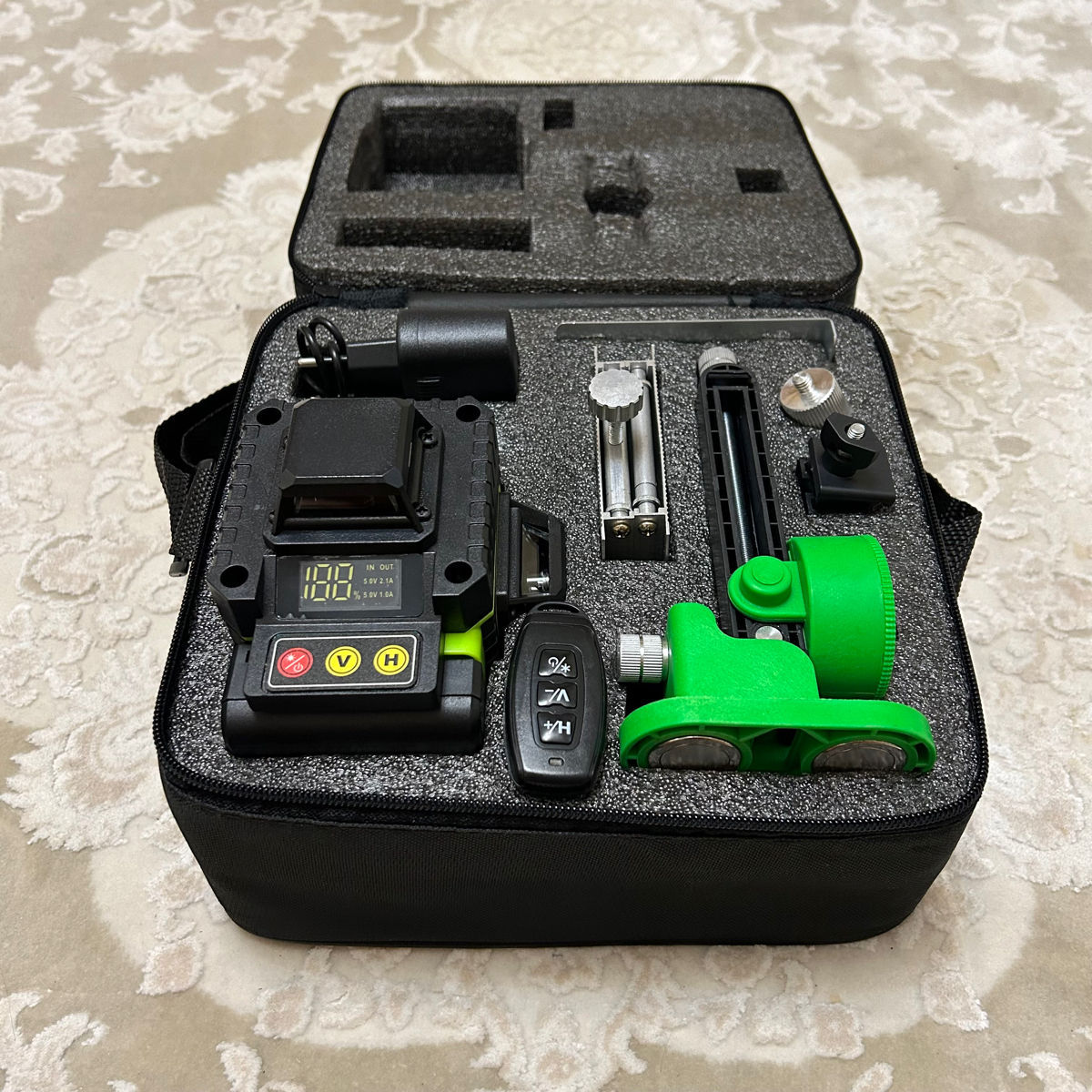 Laser HiLDA 4D 16 linii + acumulator și magnet cu măsuță + telecomandă ...