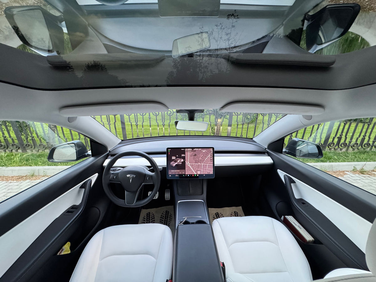 Tesla Model Y foto 6