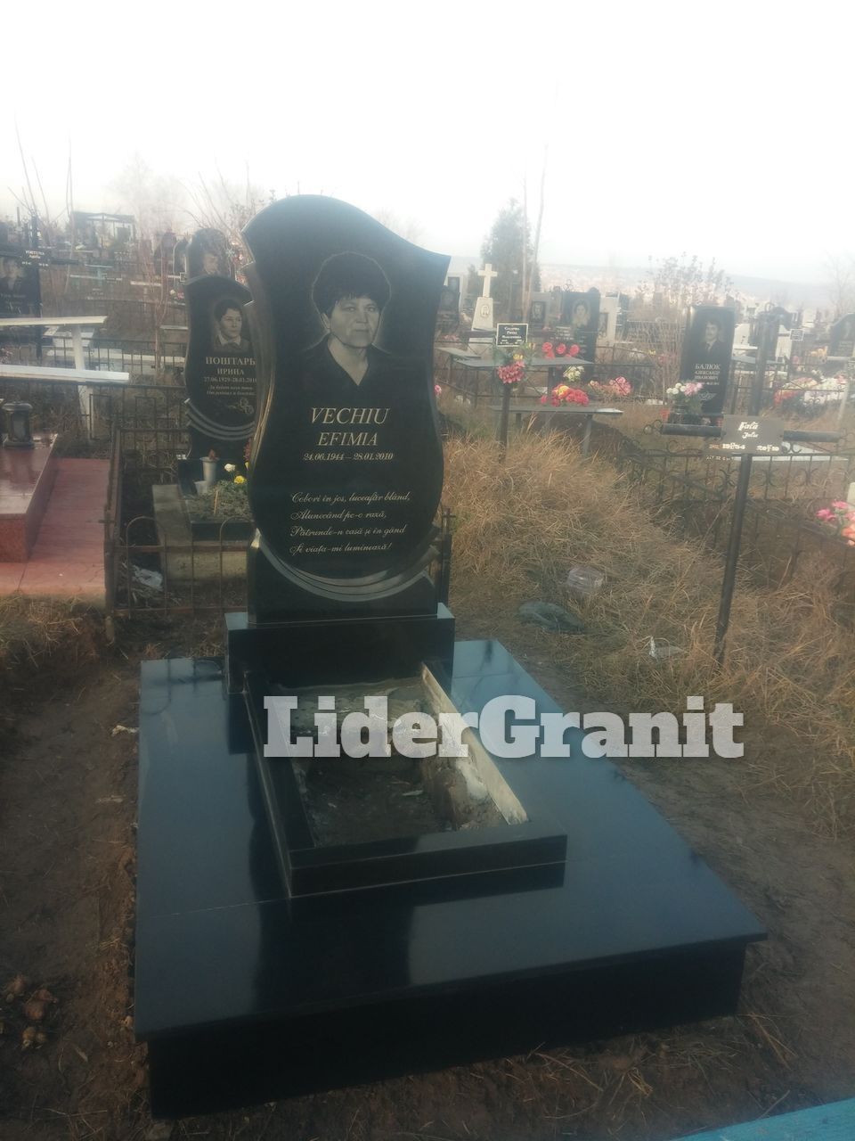 LiderGranit SRL предлагает самые дешёвые гранитные памятники в Молдове. фото 1