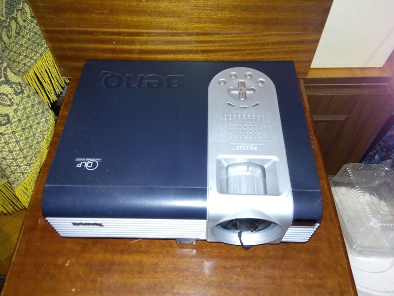 портативный BenQ PB6240 за 500 лей