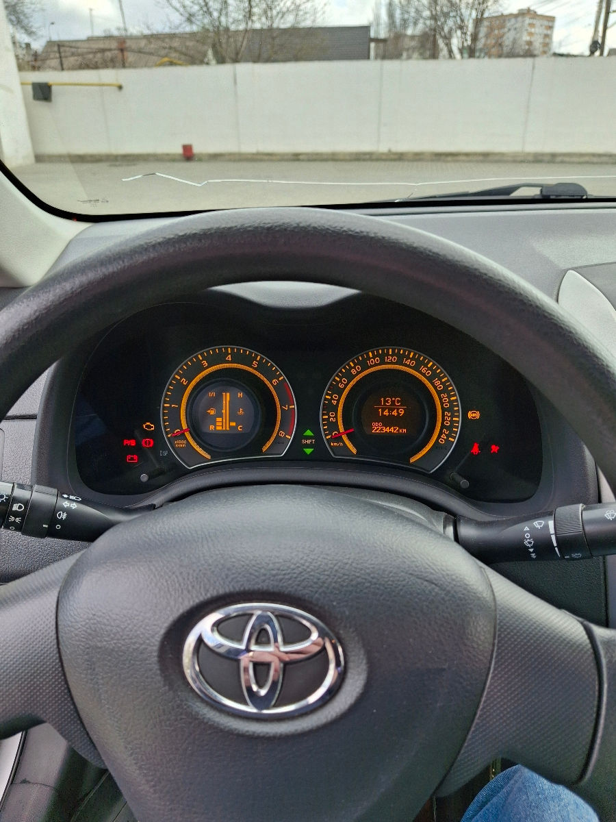 Toyota Corolla фото 7