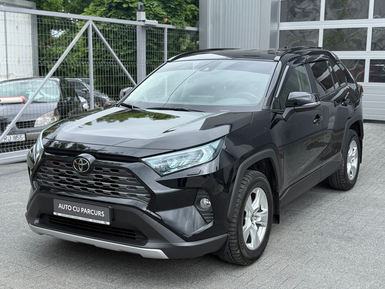 Toyota Rav 4 фото 0