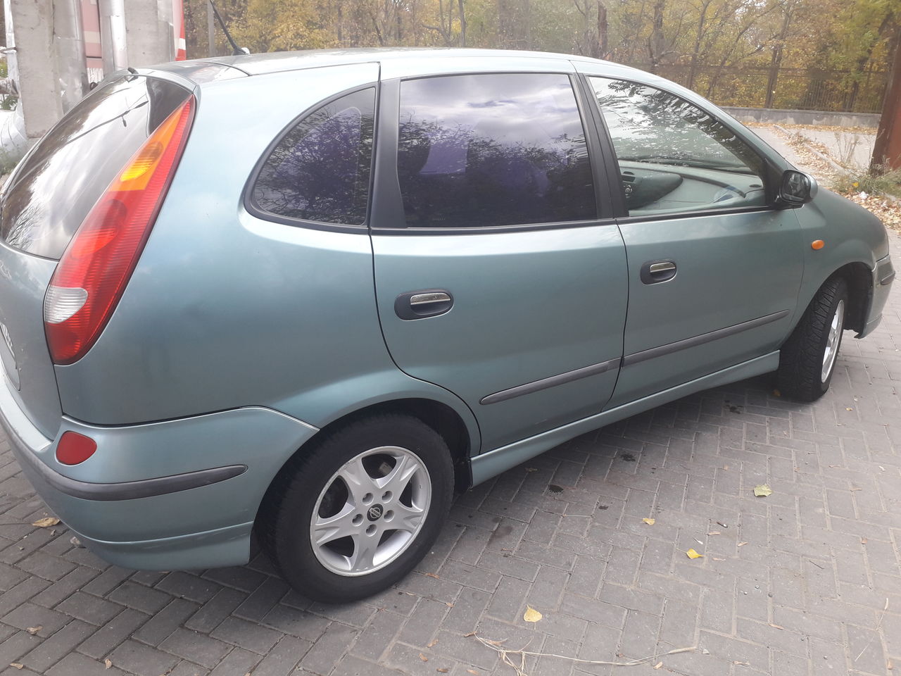 Nissan Almera Tino