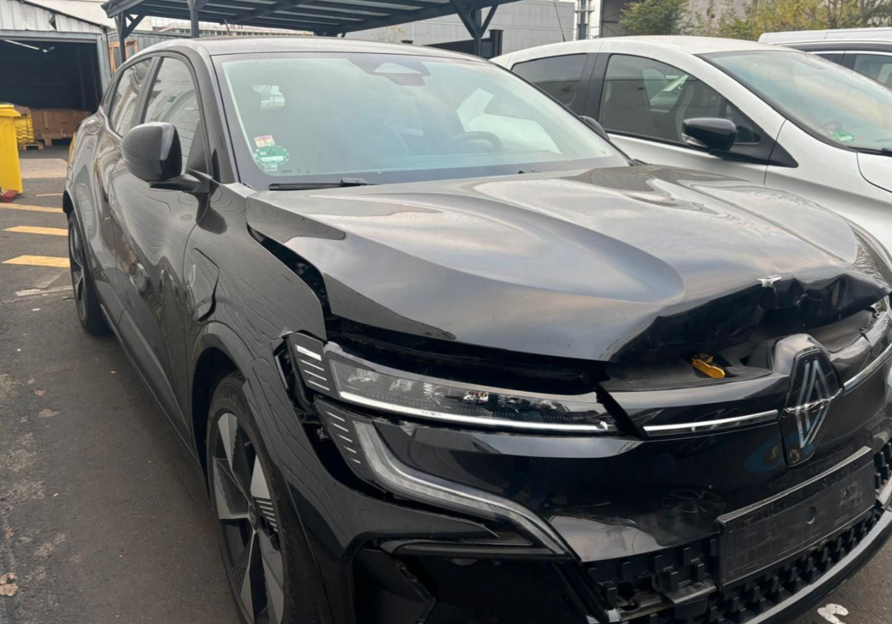 Renault Megane an. 2024 cu rulaj, 7800